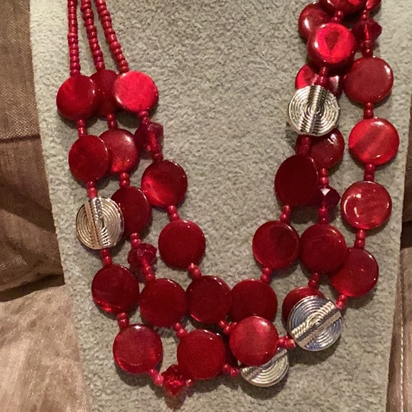 Red Mother of Pearl necklace 17-19” - Picture 5 of 5